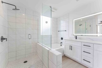 Ariva at The Vive Collection in San Diego, CA - Foto de edificio - Building Photo