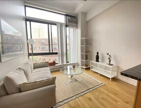 12 Stoneholm St, Unit 5 in Boston, MA - Building Photo - Building Photo