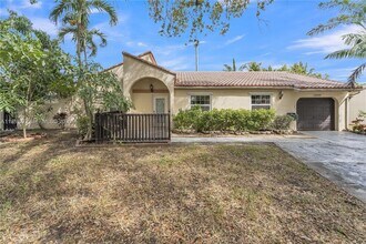 12145 Begonia Way in Hollywood, FL - Building Photo - Building Photo