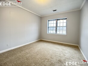 203 Lake Shore Rd, Unit 2 in Boston, MA - Building Photo - Building Photo