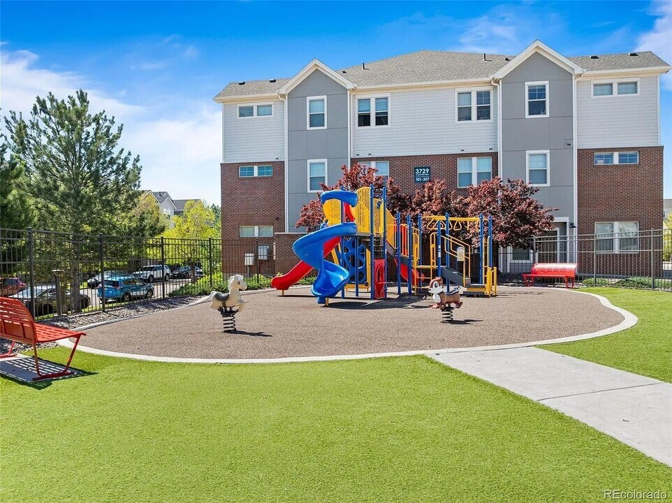 3865 S Dayton St in Aurora, CO - Building Photo