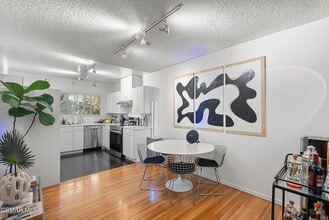 3300 S Sepulveda Blvd in Los Angeles, CA - Building Photo - Building Photo