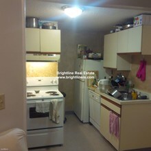 21 Kinross Rd-Unit -Apt 1 in Boston, MA - Building Photo - Building Photo
