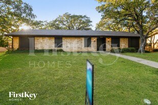1808 W Cedar Elm Dr in Arlington, TX - Building Photo