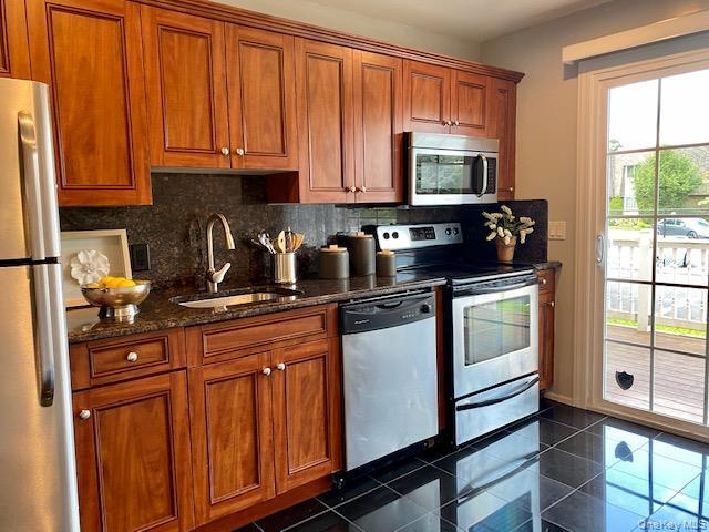 65 Claire Ct in West Babylon, NY - Building Photo - Building Photo