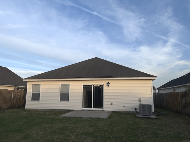 21 Laurel Ln in Savannah, GA - Foto de edificio - Building Photo