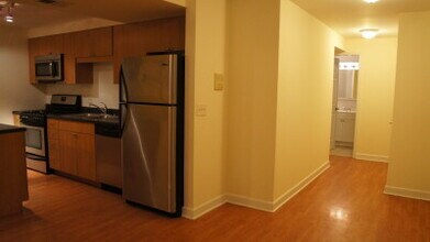 2130 W Concord Pl, Unit G in Chicago, IL - Building Photo - Building Photo