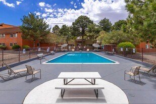 Sun Pointe Park Apartments in Albuquerque, NM - Building Photo