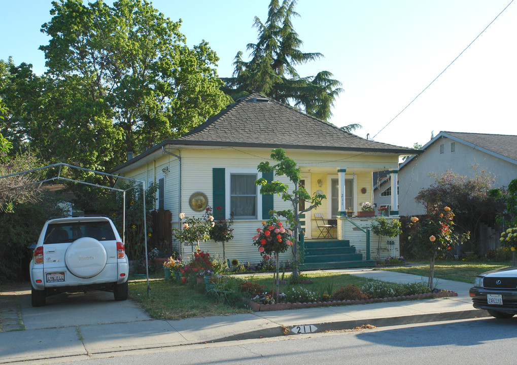 211 Sunnyside Ave in Campbell, CA - Foto de edificio