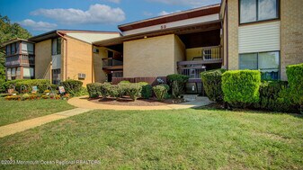 59 Amberly Dr in Englishtown, NJ - Building Photo