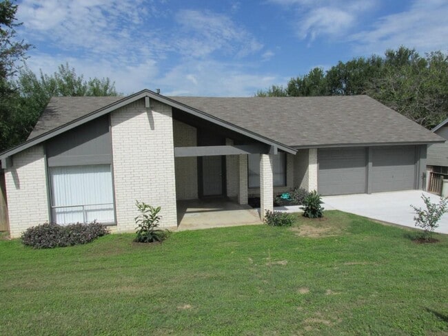 6120 Hylawn Dr in Austin, TX - Building Photo - Building Photo