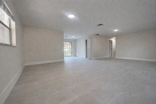 768 Dellena Ln in Ft. Myers, FL - Building Photo