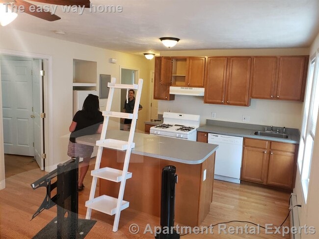 389 Columbia St, Unit #2