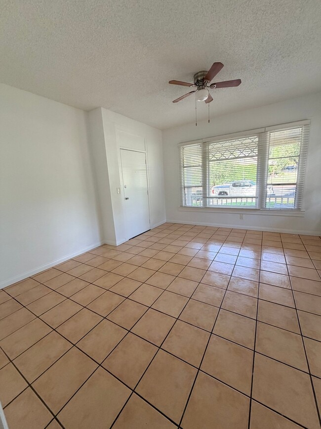 869 Lincoln Ave, Unit 102 in Pasadena, CA - Building Photo - Building Photo