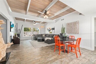 530 S Manor Dr in Stuart, FL - Building Photo - Building Photo