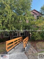 10664 NE Holly St in Hillsboro, OR - Building Photo