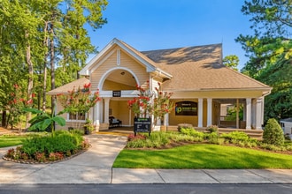 Regency Park Apartment Homes in Raleigh, NC - Foto de edificio - Building Photo