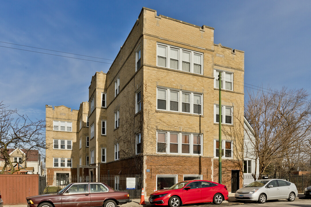 3040 W Diversey Ave in Chicago, IL - Foto de edificio