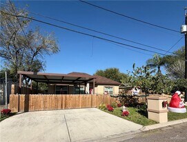 12 E Wells St in Edinburg, TX - Building Photo
