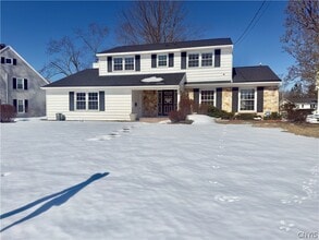 7 Berrywood Rd in Liverpool, NY - Building Photo - Building Photo