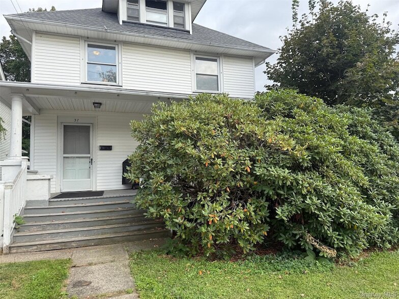 37 Watkins Ave in Middletown, NY - Building Photo