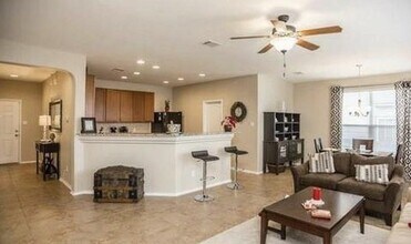 236 Matthews Ln in Kyle, TX - Building Photo - Building Photo