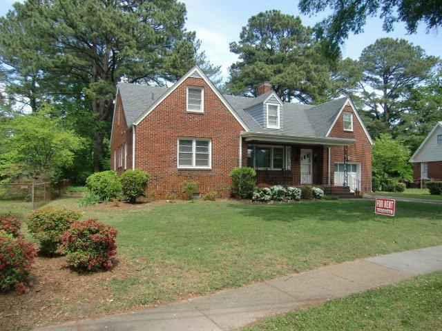 204 Glen Echo Dr, Unit 1 in Norfolk, VA - Building Photo