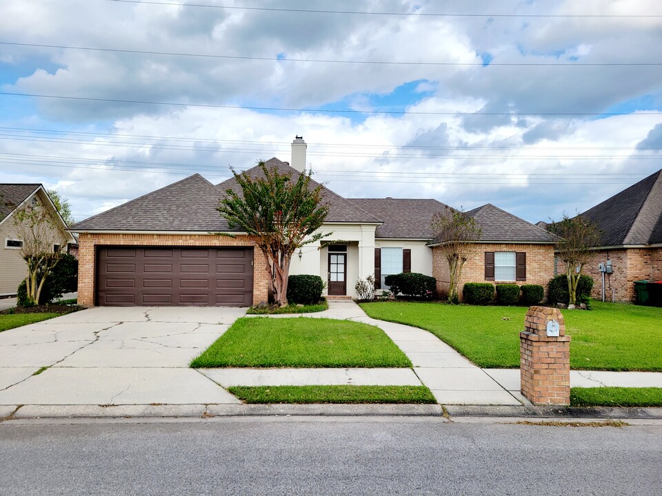 205 Southwood Dr in Lafayette, LA - Building Photo