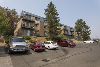 Cimarron Apartments in Klamath Falls, OR - Building Photo - Building Photo