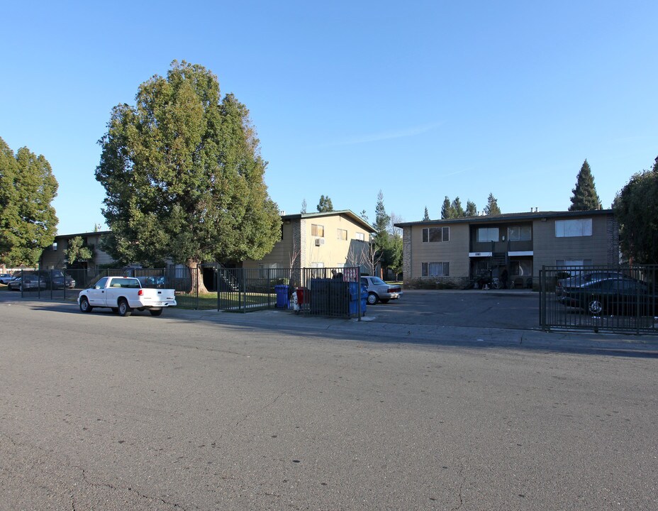 La Rue Apartments in Rancho Cordova, CA - Building Photo