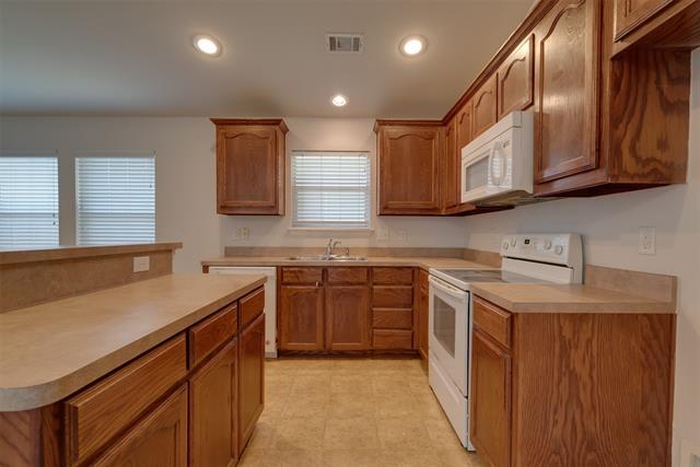 11928 Brown Fox Dr in Fort Worth, TX - Building Photo - Building Photo