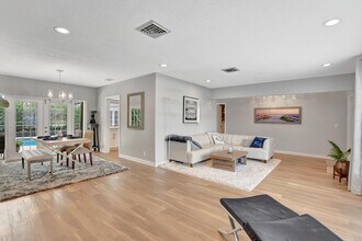 510 Silver Ln in Boca Raton, FL - Building Photo - Building Photo