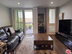 4239 Vía Arbolada in Los Angeles, CA - Building Photo - Building Photo