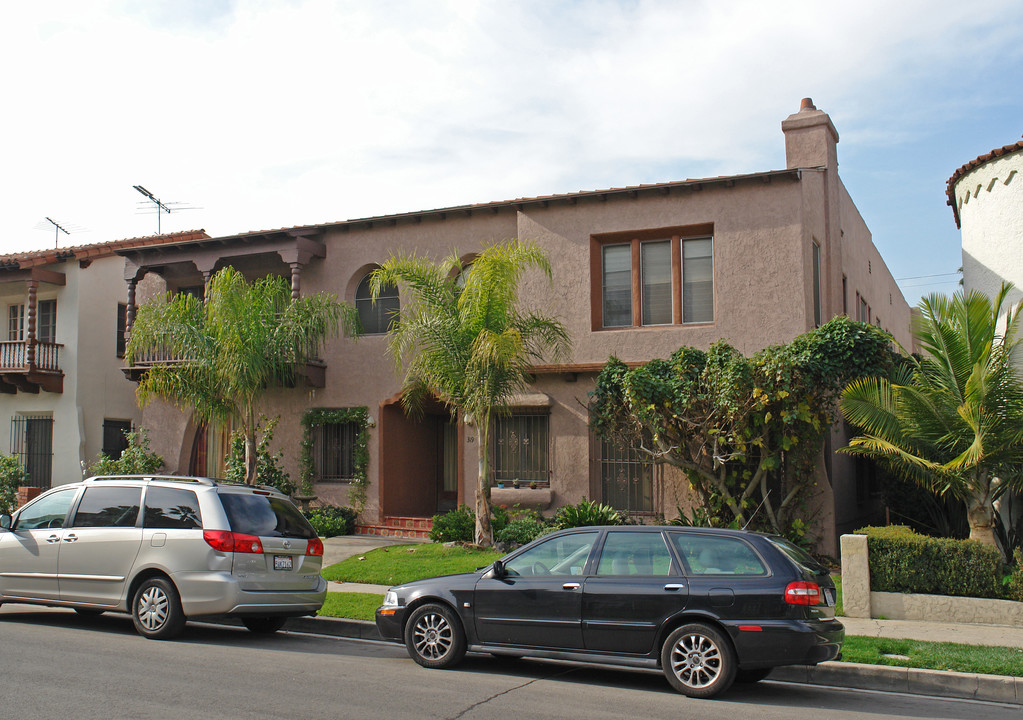 319 S Cloverdale Ave in Los Angeles, CA - Building Photo