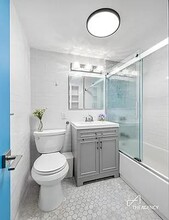 211 Thompson St in New York, NY - Foto de edificio - Building Photo