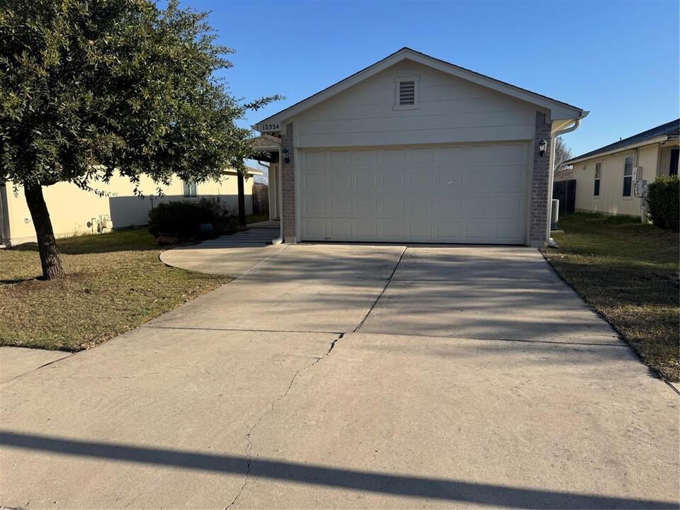 12324 Jamie Dr in Manor, TX - Building Photo