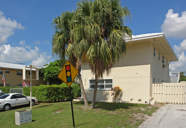 2633 Middle River Dr in Fort Lauderdale, FL - Building Photo - Building Photo