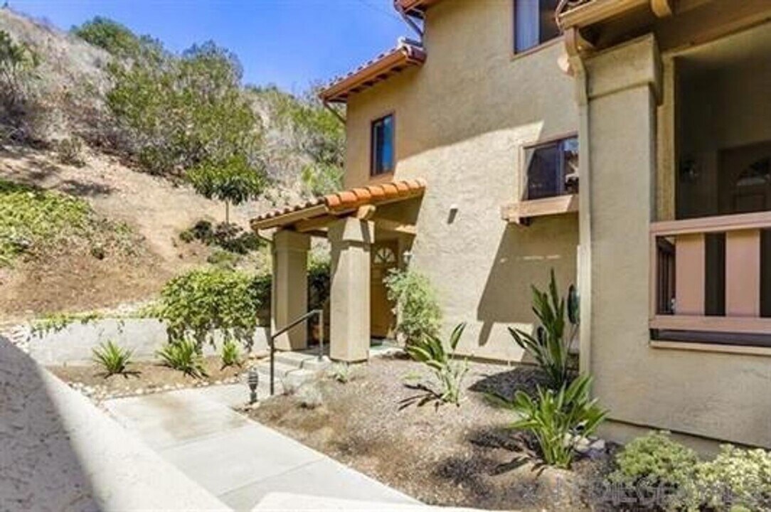 5838 Mission Center Rd in San Diego, CA - Building Photo
