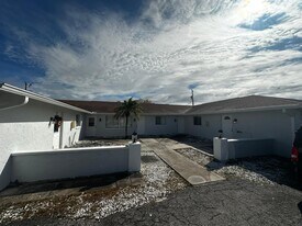 533 SE 6th Ave in Cape Coral, FL - Building Photo