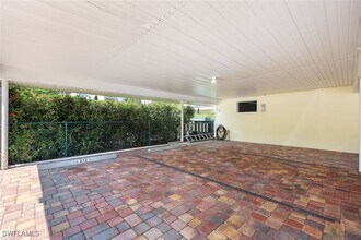 212 Banyan Blvd in Naples, FL - Building Photo - Building Photo