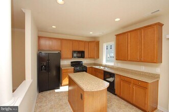 43975 Eastgate View Drive in Chantilly, VA - Building Photo - Building Photo