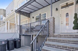 526 Linwood St in Brooklyn, NY - Building Photo