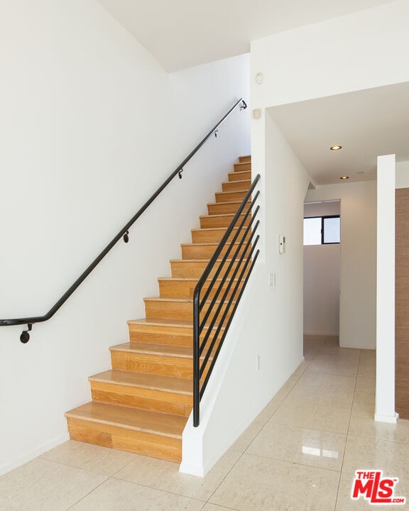 8639 Whitworth Dr in Los Angeles, CA - Building Photo - Building Photo