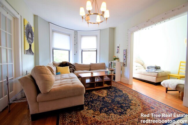 184 St Paul St in Brookline, MA - Foto de edificio - Building Photo