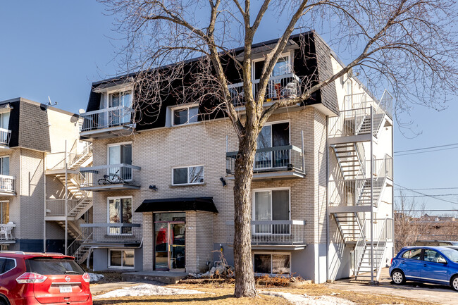 398 Copernic Av in Laval, QC - Building Photo - Building Photo