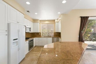 7037 Surfbird Cir in Carlsbad, CA - Building Photo - Building Photo