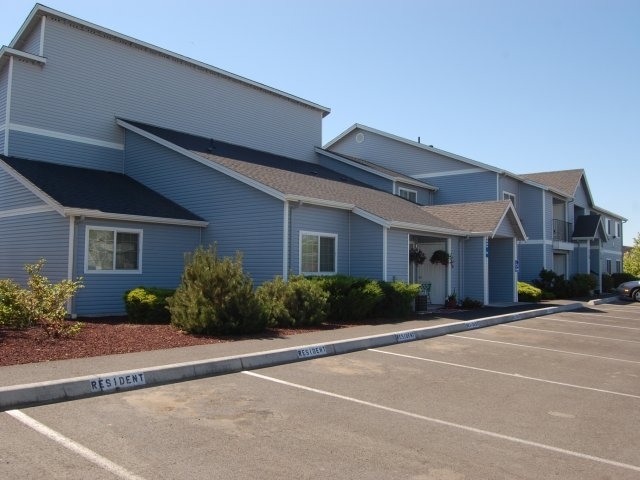 Lakeland Pointe Apartments in Moses Lake, WA - Foto de edificio - Building Photo