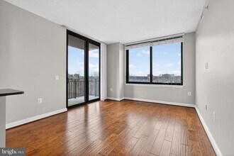 2451 Midtown Ave in Alexandria, VA - Building Photo - Building Photo