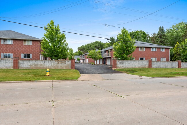 Burgundy Chateau Senior Apartments in Green Bay, WI - Building Photo - Building Photo