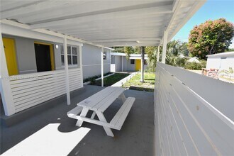 703 N 5th St-Unit -2 in Lantana, FL - Building Photo - Building Photo